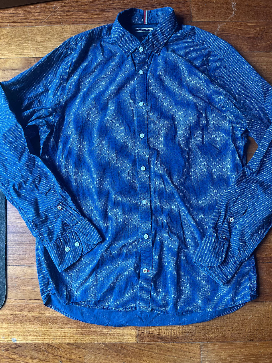 Tommy Hilfiger regular fit shirt, size L M's boutique