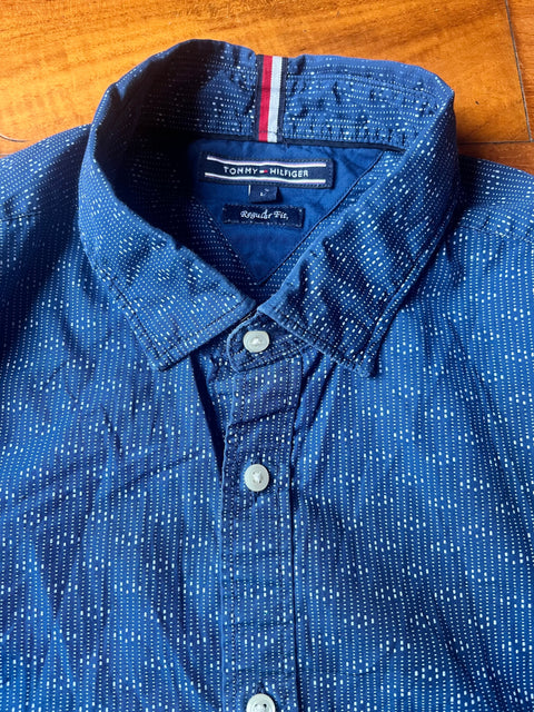 Tommy Hilfiger regular fit shirt, size L M's boutique