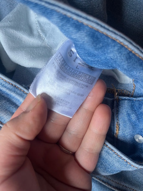 Light flare jeans with frayed hem