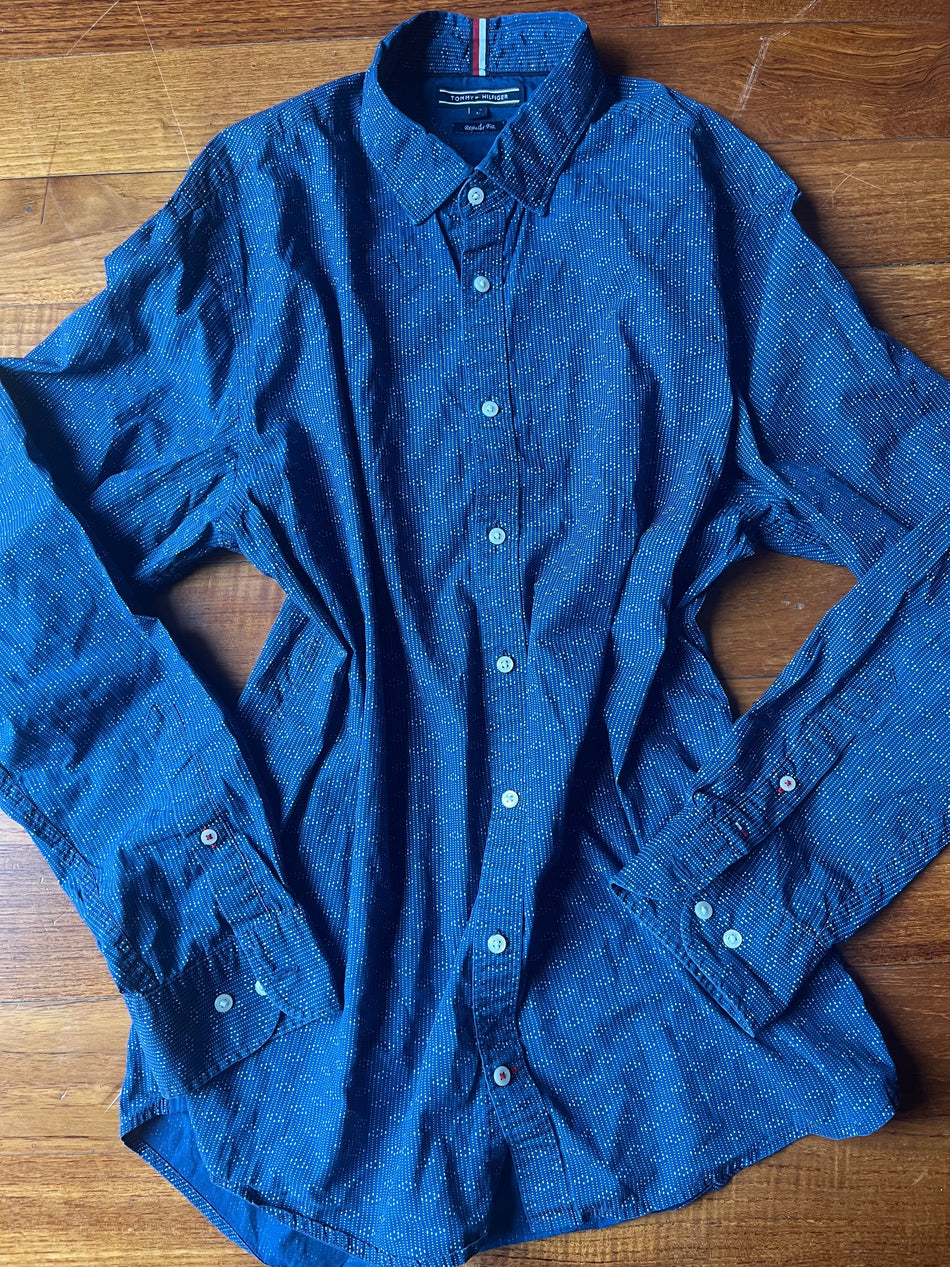 Tommy Hilfiger regular fit shirt, size L M's boutique