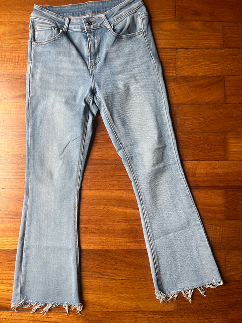 Light flare jeans with frayed hem